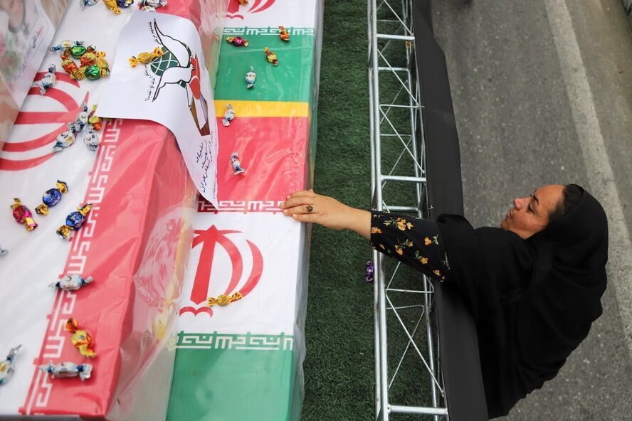 Click to enlarge funeral in Minab, Iran