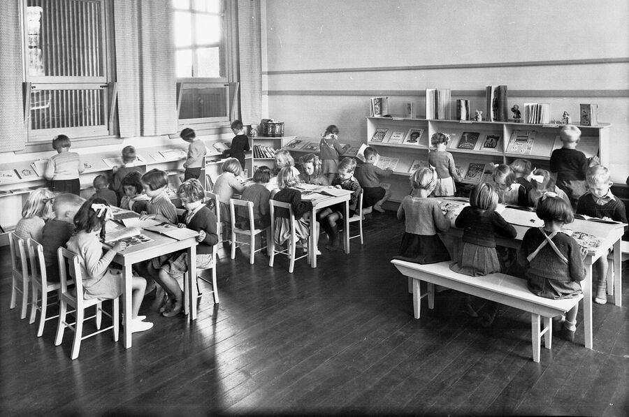 children classroom 1940 reading lesson
