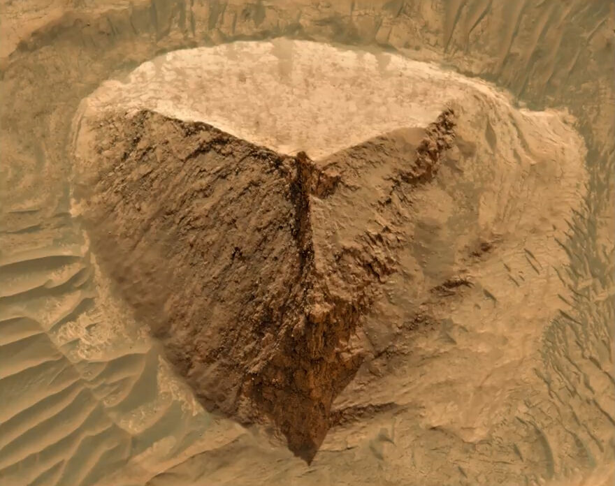 Mars pyramid