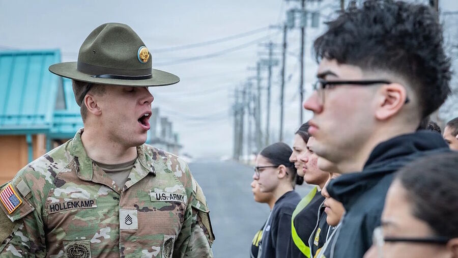 new recruits drill sargeant army military