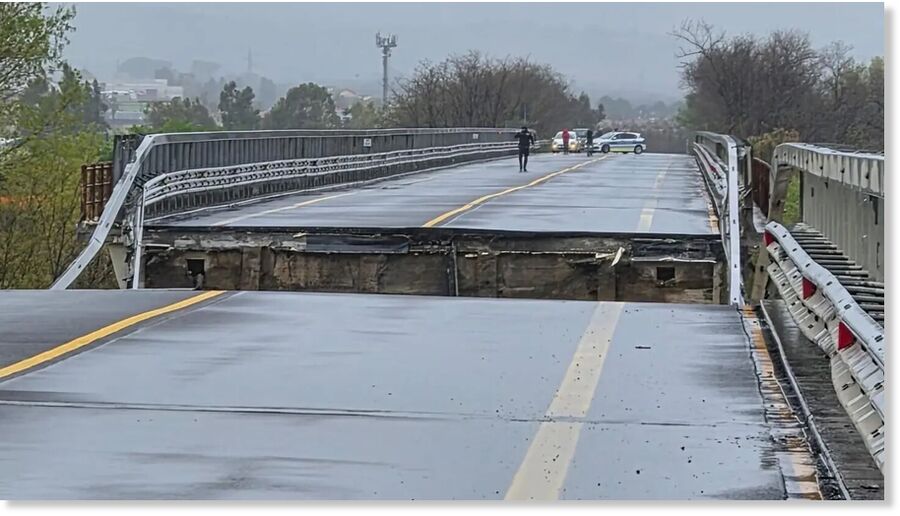 Click to enlarge Storms in southern Italy: bridge collapse