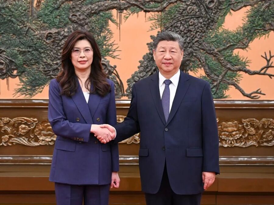 Click to enlarge Zheng Liwen met Xi Jinping in Beijing for the first time this week.