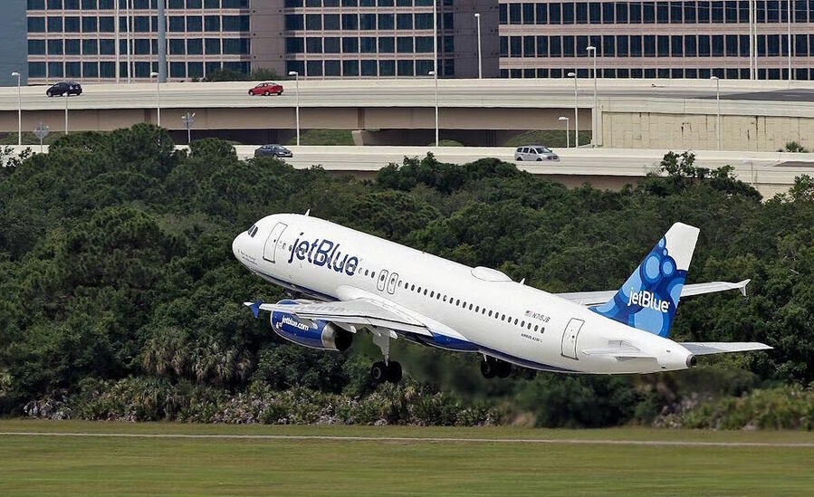 Click to enlarge jetblue airline plane taking off