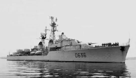 French T53 warship to New York 1971