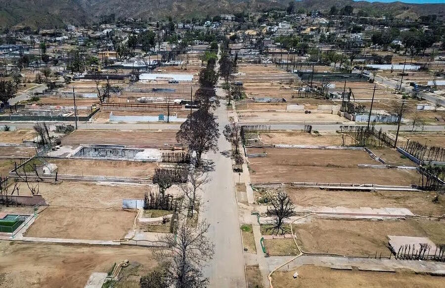 Click to enlarge california wildfire eaton fire pacific palisade