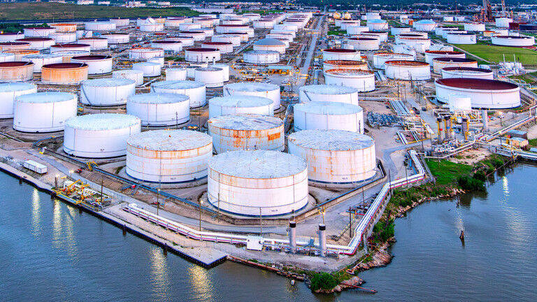 Fuel storage tanks