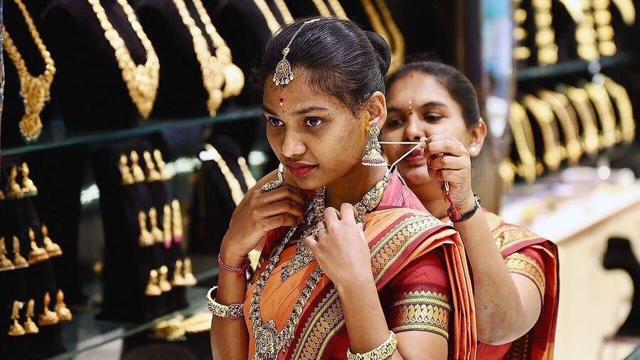 india woman gold shop jewelry culture gold