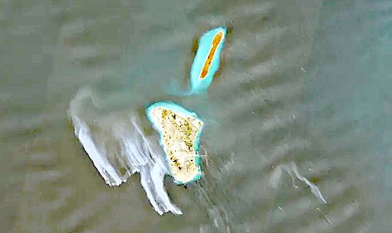 Satellite view spill Iran's Kharg Island