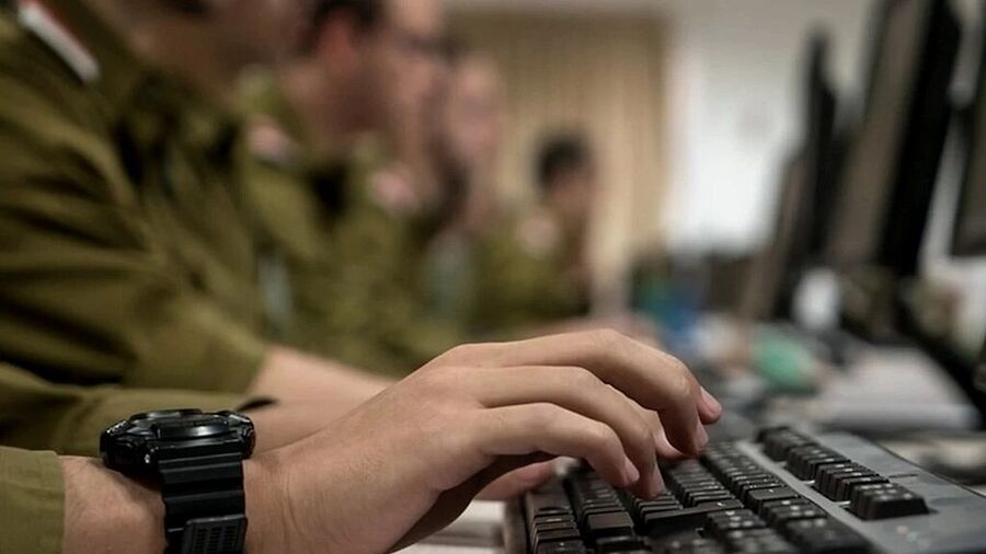 israeli soldier online propaganda training hand keyboard