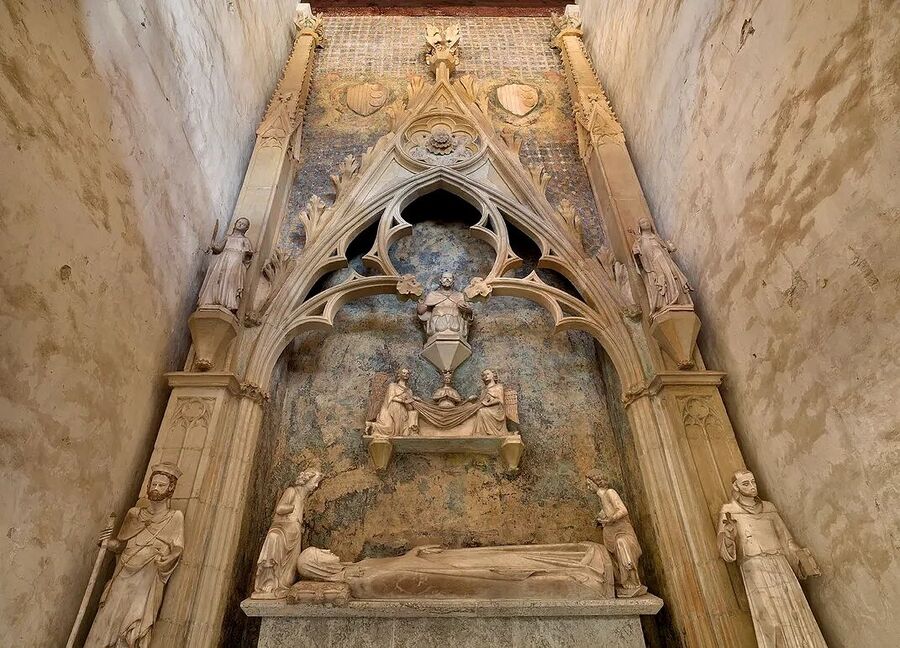 spanish queen Elisenda of Montcada grave