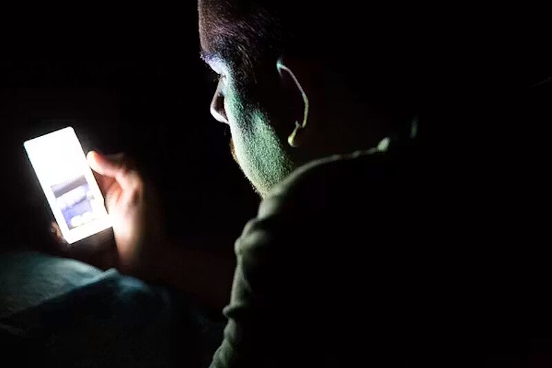 Click to enlarge social media phone dark isolation loneliness