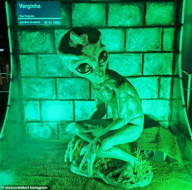 Click to enlarge A statue depicting the alleged E.T. of Varginha