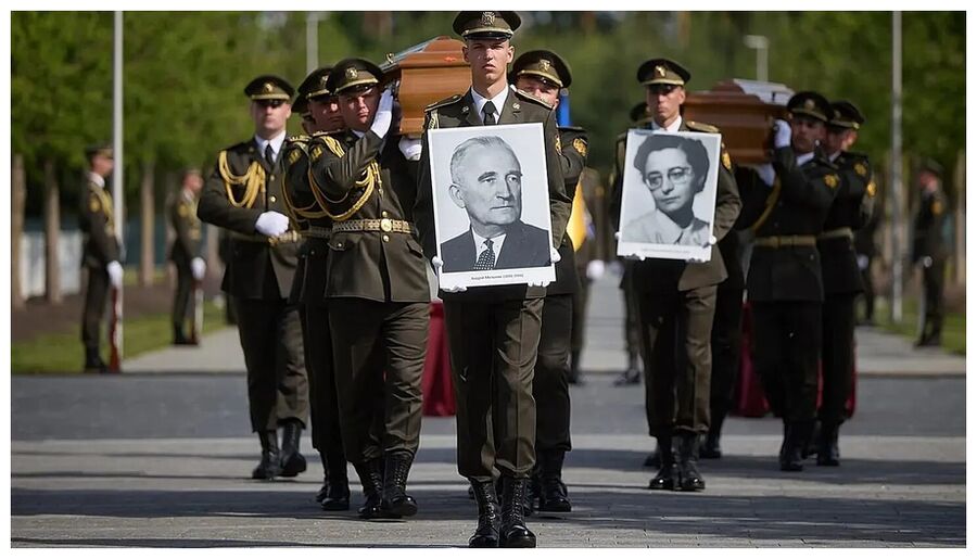Click to enlarge Andriy Melnyk’s remains