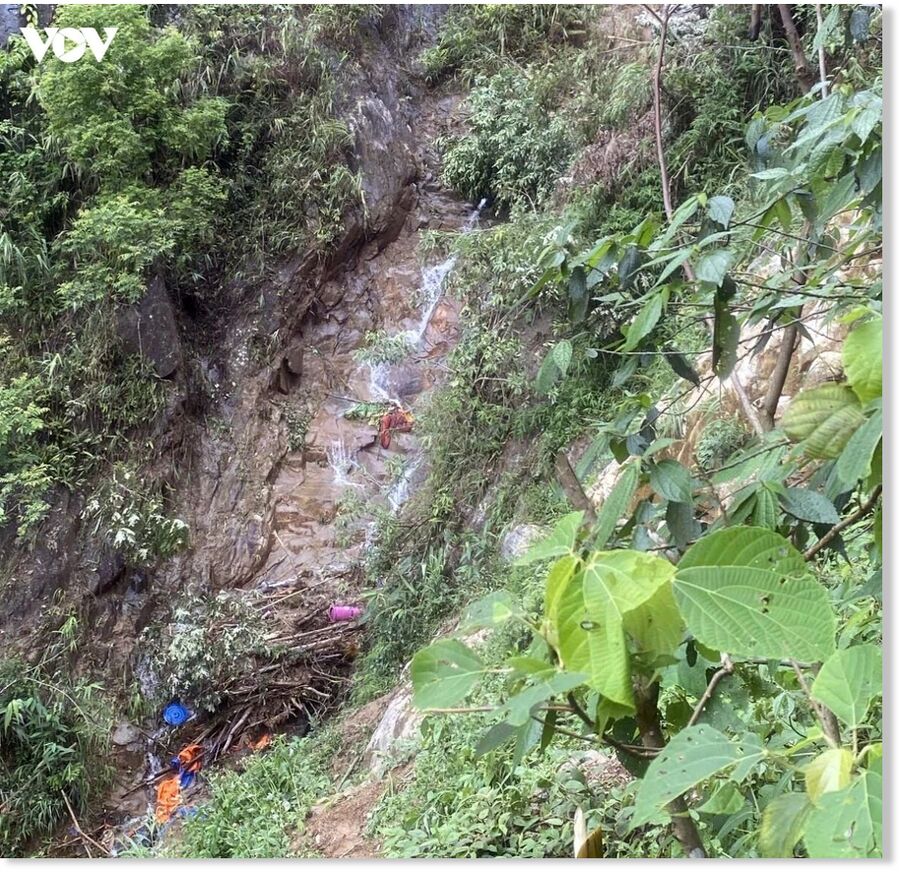 Click to enlarge Three people have been killed after a landslide caused by prolonged heavy rainfall struck a mountainous area in Northern Vietnam’s Lai Chau Province, local authorities said on June 10.