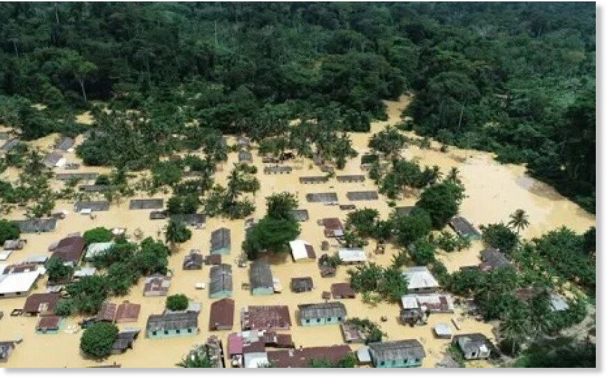 Click to enlarge Houses submerged by floodwaters after heavy rains in Samreboi