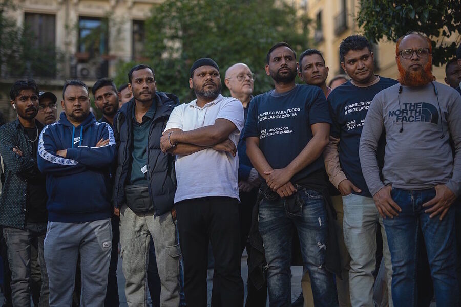 Click to enlarge illegal migrants spain protest