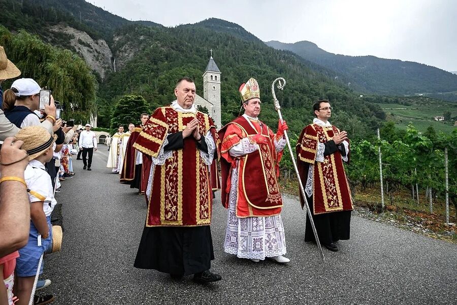 Click to enlarge society of st pius consecrate bishops vatican excommunication