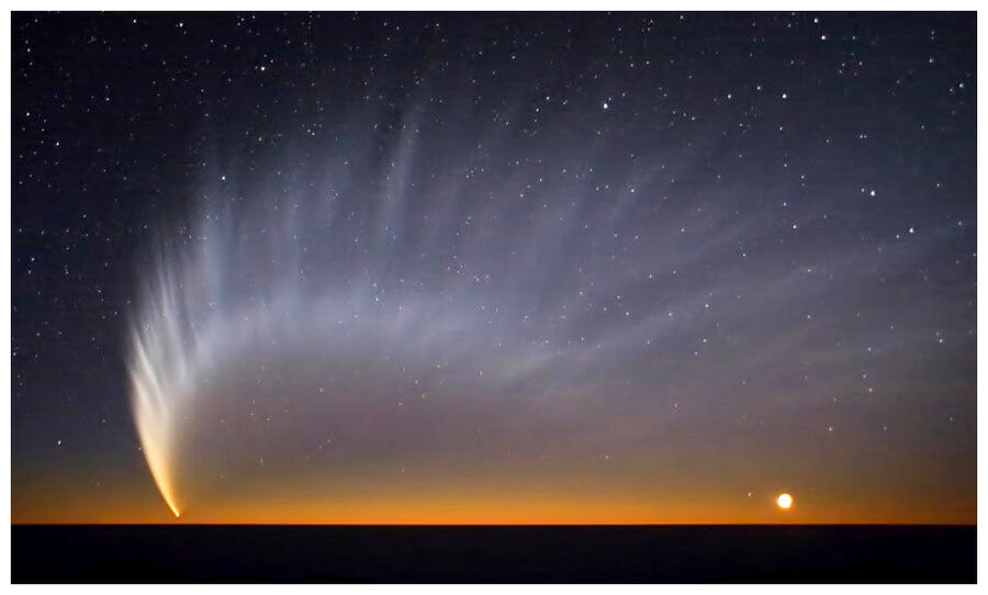 Click to enlarge McNaught (C/2006 P1)