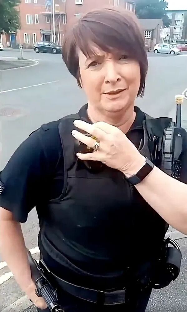 Click to enlarge britain police woman harrass public
