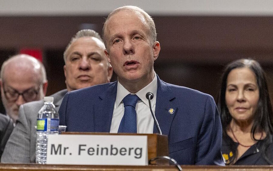 Click to enlarge Stephen Feinberg cerberus capitol deputy secretary of defense mic