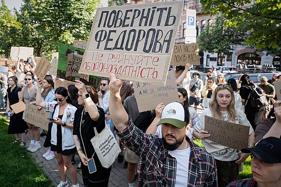 Click to enlarge protest ukraine federov firing zelensky