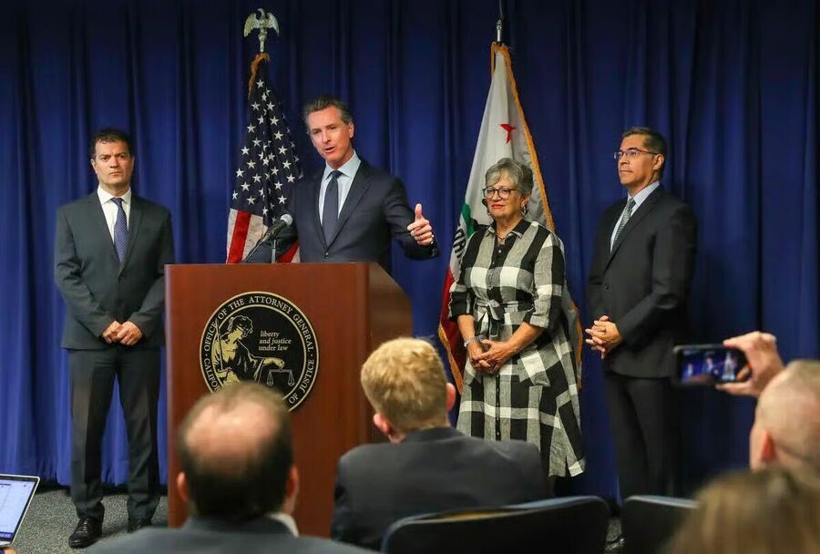 Click to enlarge Gov. Gavin Newsom (C) speaks as California environmental protection agency