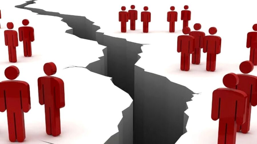 divide social economic classes graphic