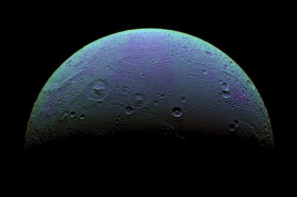 Saturns moon Dione