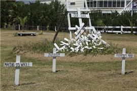 Click to enlarge Residents of Grand Isle, Louisiana, display their signs of protest