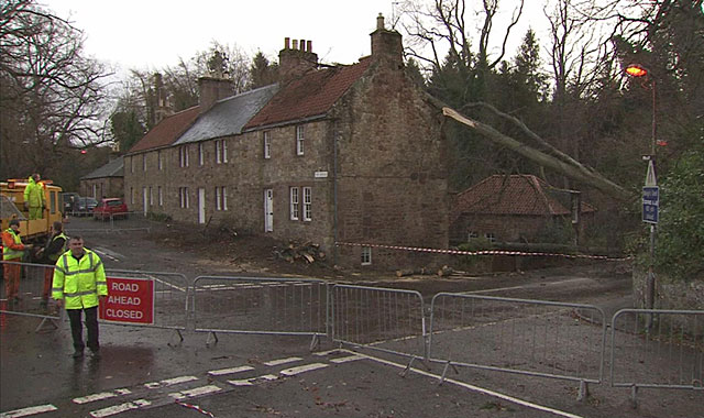 Click to enlarge Scotland's Icy Storm_1