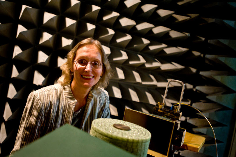 microwave dielectric cloak