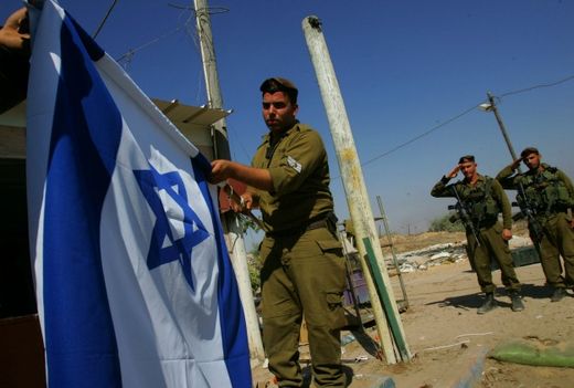 Israeli soldiers with flag