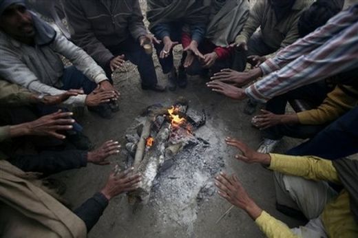 hands at fire/India