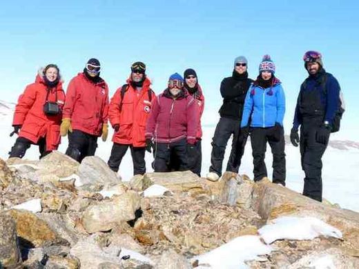 Click to enlarge meteorite Hunters