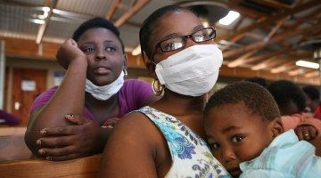 woman wearing face mask