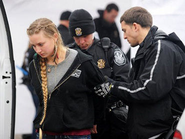 Click to enlarge US park police detains a Christian religious activist