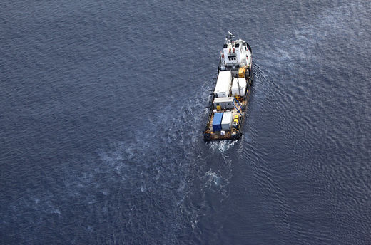 Click to enlarge Research vessels in the oil seep