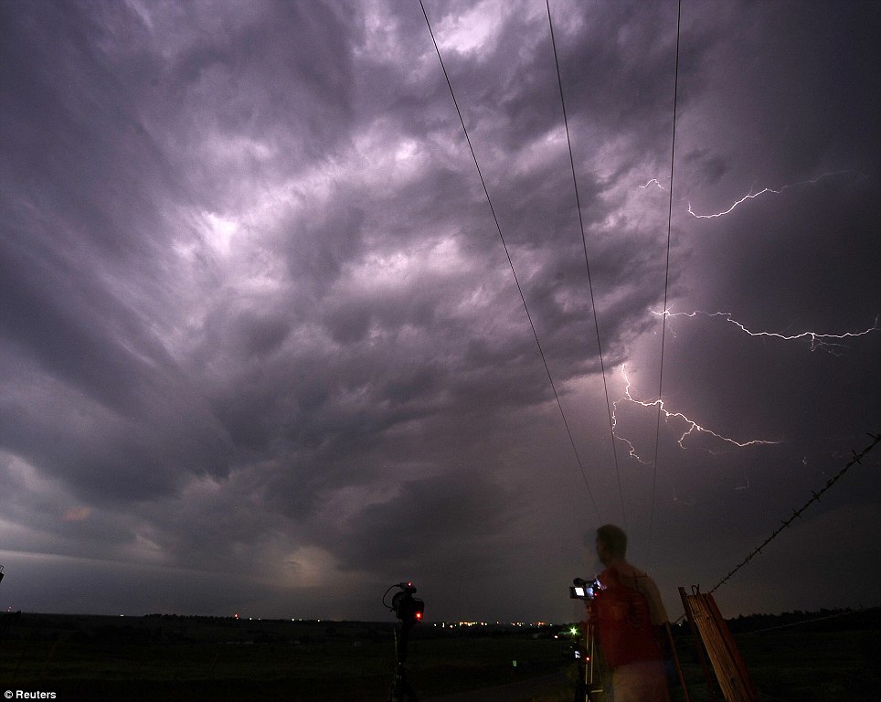 tornado lightning