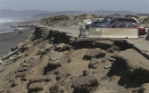 Click to enlarge parking lot at Ocean Beach is shown in San Francisco