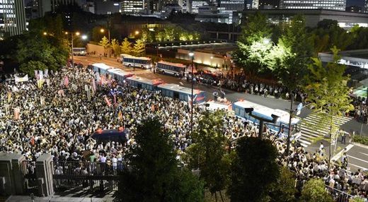 Thousands of protesters, Tokyo