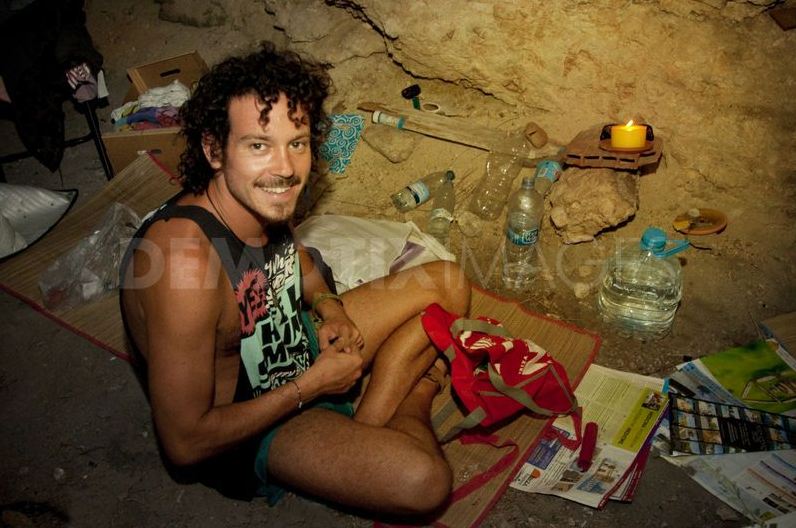 Click to enlarge Cave Living_1