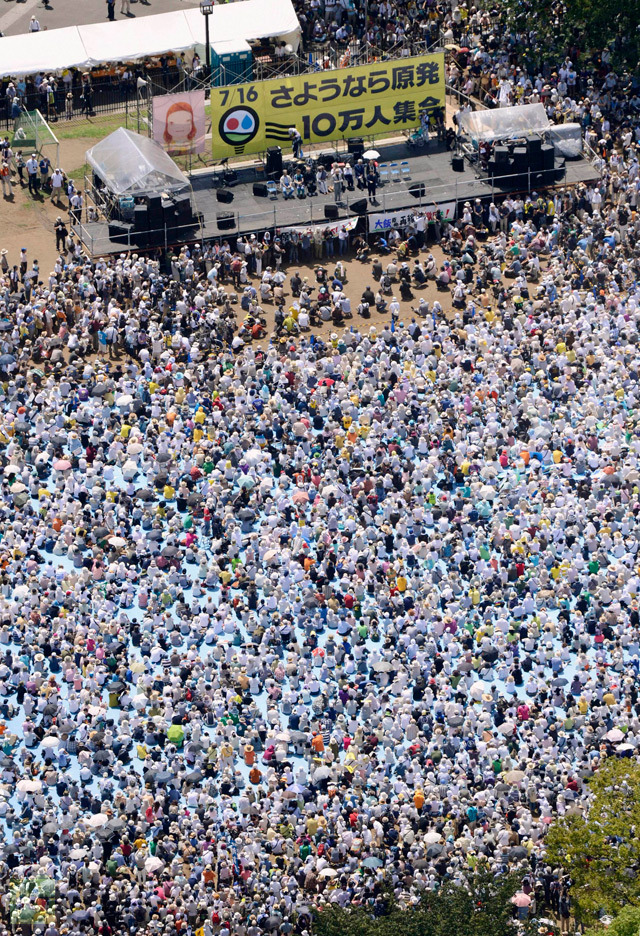 Click to enlarge Tokyo anti-nuke rally 7.16.12-3