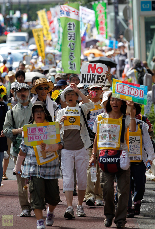 Click to enlarge Tokyo anti-nuke rally 7.16.12-6