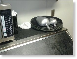 Ice scoops that flew to floor