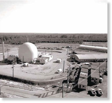 Heavy water conponent test reactor