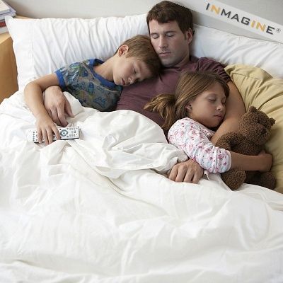  father sleeping  with children