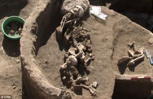 Click to enlarge Bulgaria burial