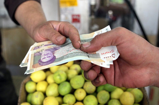 Iranian money @ market