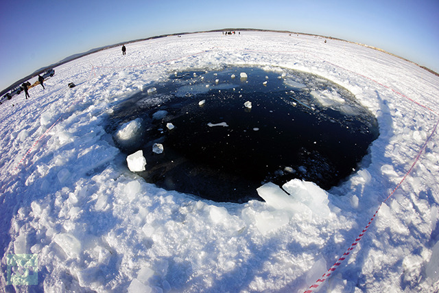 Click to enlarge ice hole, Chabarkul, meteorite