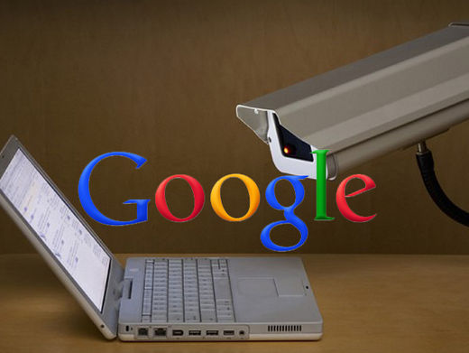 Google confesse surveiller des milliers de comptes d’internautes pour le FBI et la CIA/Camera,Google logo et ordinateur